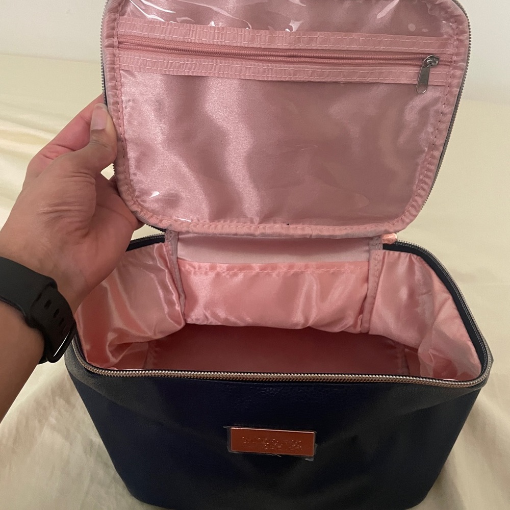 Cosmetics bag - Picture 4 of 4
